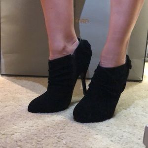 Qupid vintage style heel faux suede bootie